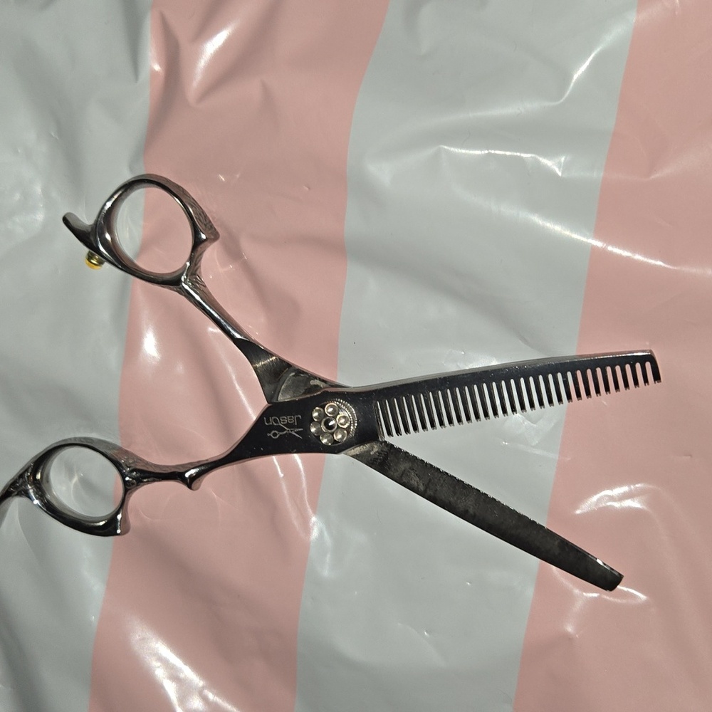 4 Pc.Bundle Professional Hair Cutting Shears and Thinning Shears - Picture 7 of 10